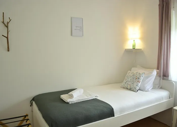 Nature Et Al House - Casa Uso Exclusivo E Jardim - Little Farm ベッド・アンド・ブレックファスト バターリャ